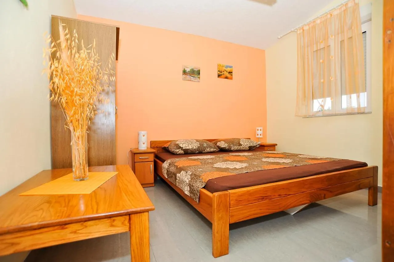 Apartments Marina Vir