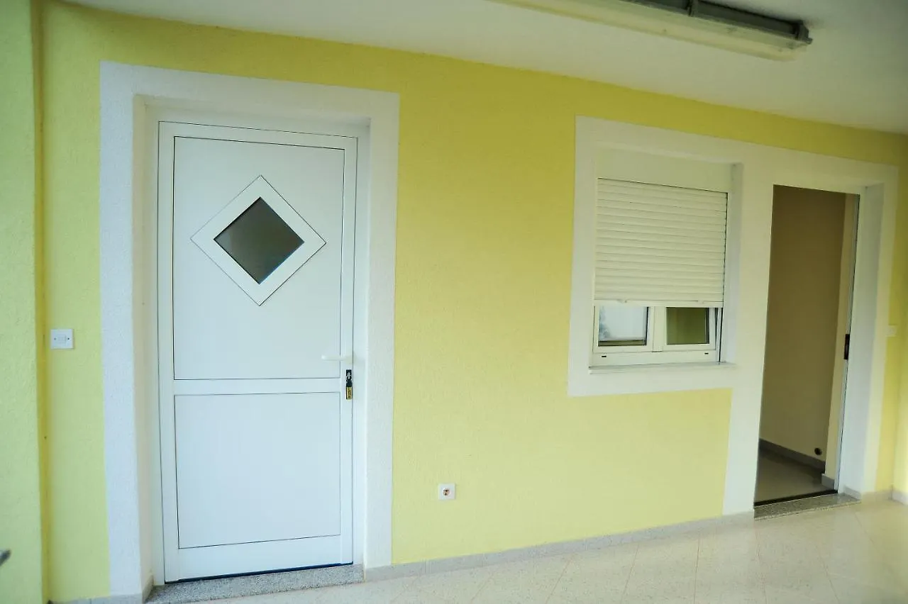 Apartments Marina Vir